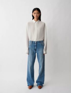 02 Gerade geschnittene Jeans mit niedriger Leibhöhe
