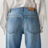 02 Gerade geschnittene Jeans mit niedriger Leibhöhe