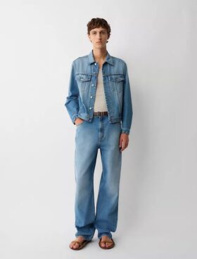 05 Low-Rise-Jeans mit weitem Bein