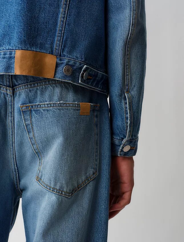 05 Low-Rise-Jeans mit weitem Bein 05 Low-Rise-Jeans mit weitem Bein