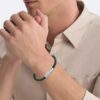 Abgeschrägtes Lederarmband mit ID-Plakette
