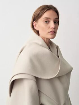 Amelia Drapierter Mantel