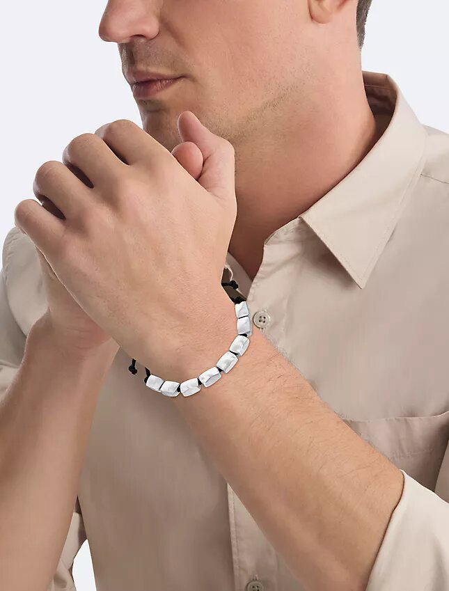 Armband mit Perlen in organischer Rechteckform Armband mit Perlen in organischer Rechteckform