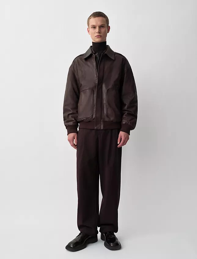 Aschefarbener Rollkragenpullover Aschefarbener Rollkragenpullover