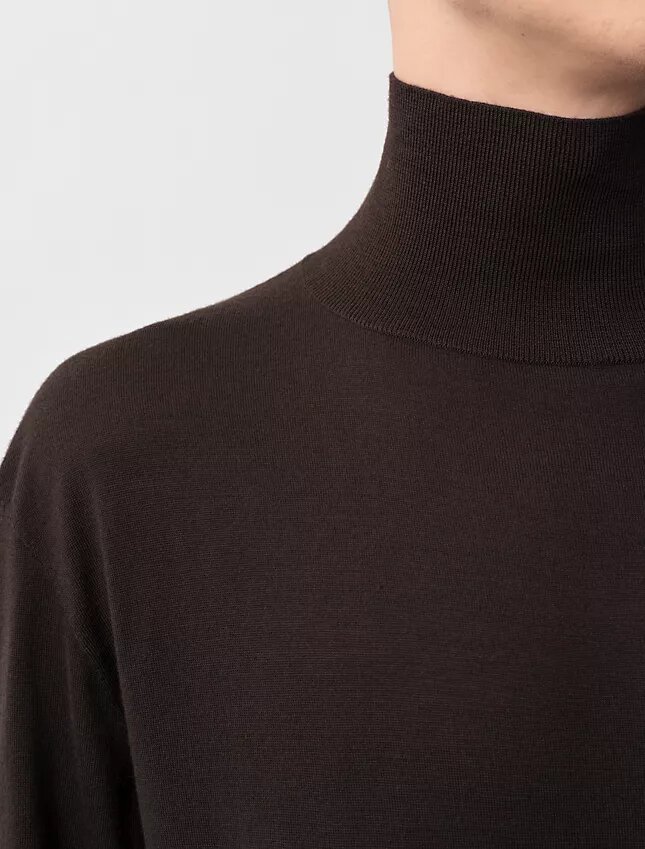 Aschefarbener Rollkragenpullover Aschefarbener Rollkragenpullover