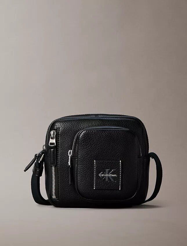 Auffällige Crossbody-Tasche in Pebble-Optik Auffällige Crossbody-Tasche in Pebble-Optik