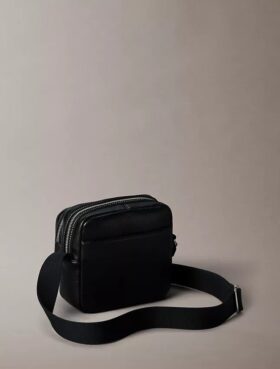 Auffällige Crossbody-Tasche in Pebble-Optik