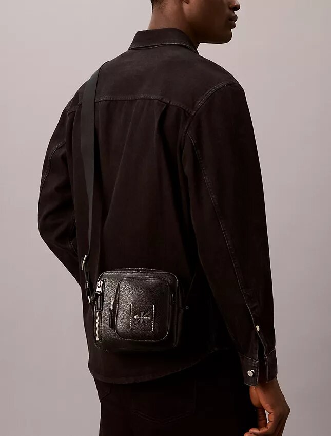 Auffällige Crossbody-Tasche in Pebble-Optik Auffällige Crossbody-Tasche in Pebble-Optik