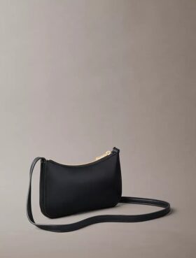 Auffällige Mini-Tasche mit Monogram