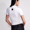 Ausgeschnittenes, schmal geschnittenes T-Shirt mit Rundhalsausschnitt Ausgeschnittenes, schmal geschnittenes T-Shirt mit Rundhalsausschnitt