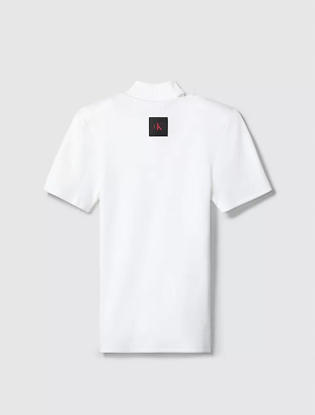 Ausgeschnittenes, schmal geschnittenes T-Shirt mit Rundhalsausschnitt Ausgeschnittenes, schmal geschnittenes T-Shirt mit Rundhalsausschnitt