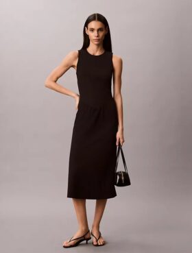 Ausgestelltes Midikleid