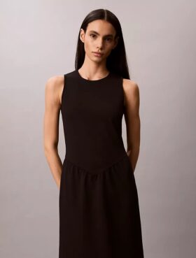 Ausgestelltes Midikleid