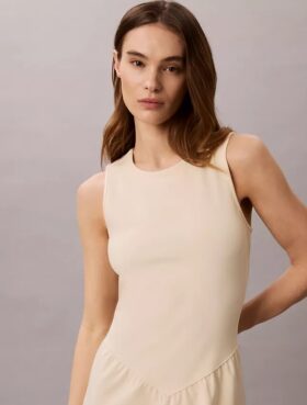 Ausgestelltes Midikleid