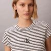 Baby-T-Shirt mit Monogram-Streifen und Rippstrick Baby-T-Shirt mit Monogram-Streifen und Rippstrick