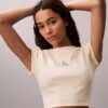Baby-T-Shirt mit Monogram-Streifen und Rippstrick Baby-T-Shirt mit Monogram-Streifen und Rippstrick