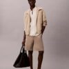 Baggy-Chino-Shorts im 90er-Jahre-Stil Baggy-Chino-Shorts im 90er-Jahre-Stil