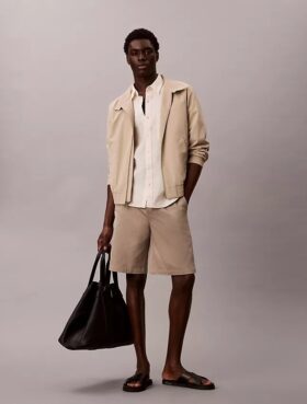 Baggy-Chino-Shorts im 90er-Jahre-Stil