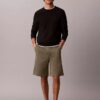 Baggy-Chino-Shorts im 90er-Jahre-Stil Baggy-Chino-Shorts im 90er-Jahre-Stil