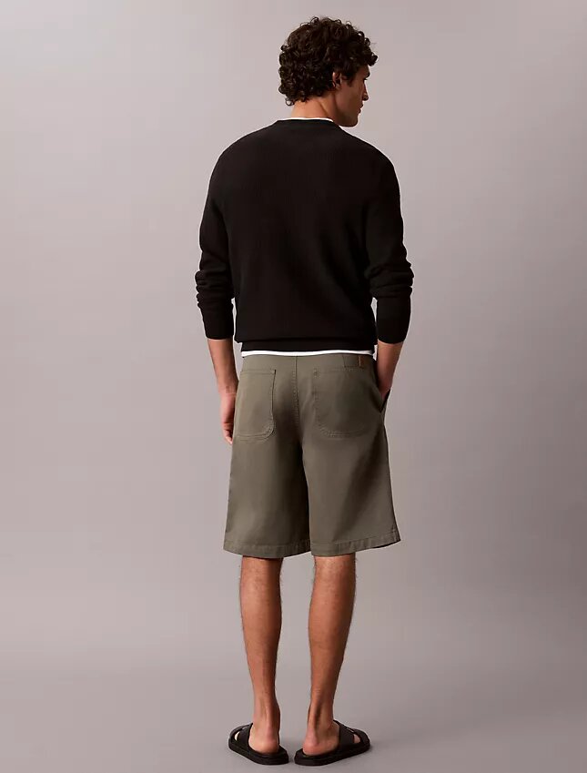 Baggy-Chino-Shorts im 90er-Jahre-Stil Baggy-Chino-Shorts im 90er-Jahre-Stil