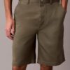 Baggy-Chino-Shorts im 90er-Jahre-Stil Baggy-Chino-Shorts im 90er-Jahre-Stil