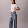 Baggy-Jeans mit niedriger Leibhöhe und Gürtel Baggy-Jeans mit niedriger Leibhöhe und Gürtel