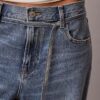 Baggy-Jeans mit niedriger Leibhöhe und Gürtel Baggy-Jeans mit niedriger Leibhöhe und Gürtel