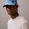 Baseballkappe aus gewaschenem Denim mit gesticktem Logo Baseballkappe aus gewaschenem Denim mit gesticktem Logo