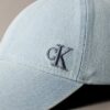 Baseballkappe aus gewaschenem Denim mit gesticktem Logo Baseballkappe aus gewaschenem Denim mit gesticktem Logo