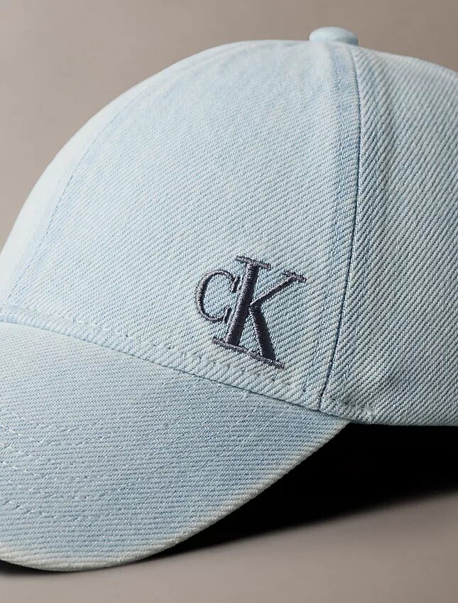Baseballkappe aus gewaschenem Denim mit gesticktem Logo Baseballkappe aus gewaschenem Denim mit gesticktem Logo
