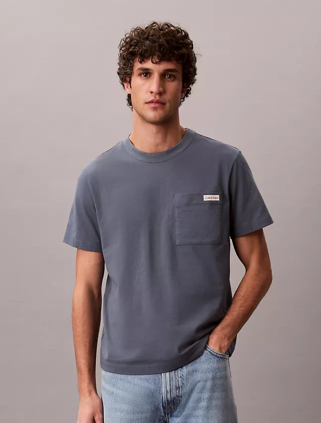 Baumwoll-Jersey-T-Shirt mit Tasche Baumwoll-Jersey-T-Shirt mit Tasche