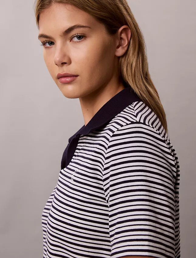 Baumwoll-Polo-Shirt mit konturierten Rippbündchen Baumwoll-Polo-Shirt mit konturierten Rippbündchen