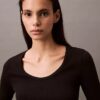 Baumwoll-T-Shirt mit geripptem U-Ausschnitt Baumwoll-T-Shirt mit geripptem U-Ausschnitt