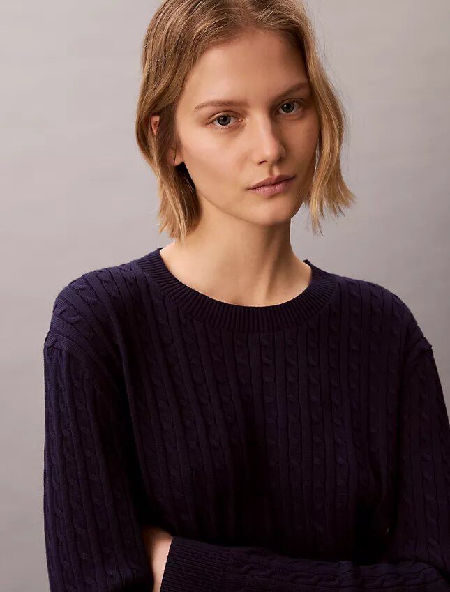Baumwollpullover mit Zopfmuster Baumwollpullover mit Zopfmuster
