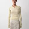 Bernsteinfarbener gerippter Polo-Pullover Bernsteinfarbener gerippter Polo-Pullover