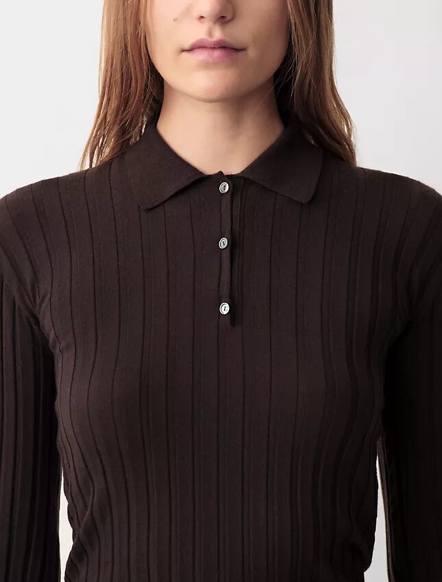 Bernsteinfarbener gerippter Polo-Pullover Bernsteinfarbener gerippter Polo-Pullover