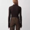Bernsteinfarbener gerippter Polo-Pullover Bernsteinfarbener gerippter Polo-Pullover