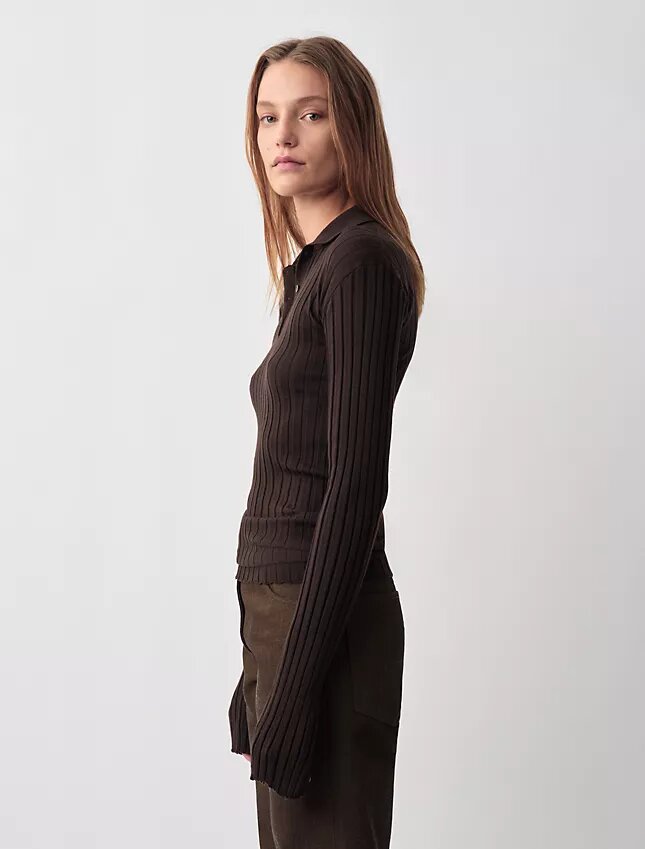 Bernsteinfarbener gerippter Polo-Pullover Bernsteinfarbener gerippter Polo-Pullover