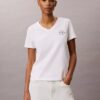 Besticktes Ck-Wappen-T-Shirt mit V-Ausschnitt Besticktes Ck-Wappen-T-Shirt mit V-Ausschnitt