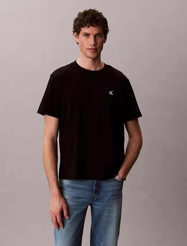 Besticktes Monogram-T-Shirt in lockerer Passform Besticktes Monogram-T-Shirt in lockerer Passform
