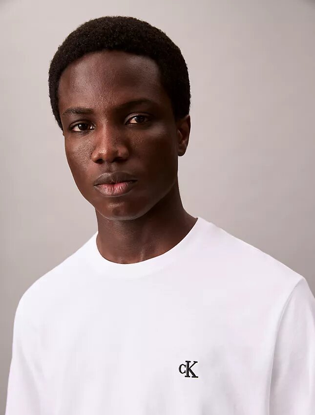 Besticktes Monogram-T-Shirt in lockerer Passform Besticktes Monogram-T-Shirt in lockerer Passform