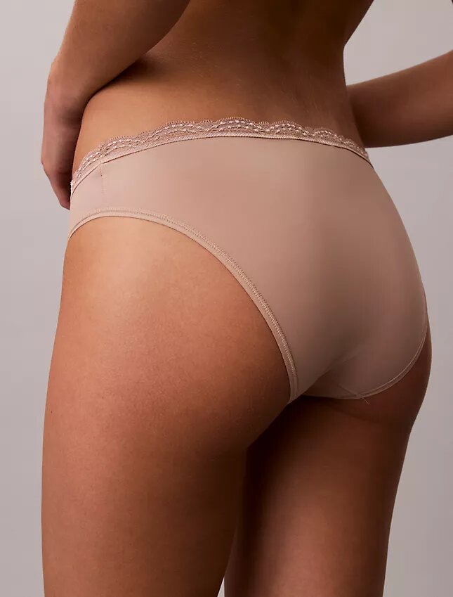 Bikini aus Stretch-Microfiber mit Spitze Bikini aus Stretch-Microfiber mit Spitze