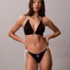 Bikini-Unterteile mit grafischem Monogram und seitlichen Bändern Bikini-Unterteile mit grafischem Monogram und seitlichen Bändern