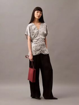 Bluse aus geknittertem Satin mit Print
