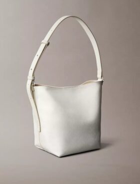 Bucket Bag mit durchgehendem Emblem-Logo und Beutel