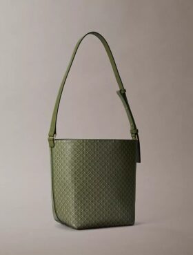 Bucket Bag mit durchgehendem Emblem-Logo und Beutel