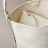 Bucket Bag mit durchgehendem Emblem-Logo und Beutel Bucket Bag mit durchgehendem Emblem-Logo und Beutel