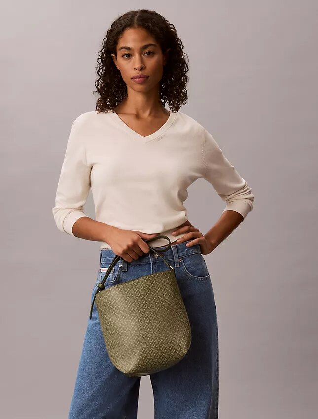 Bucket Bag mit durchgehendem Emblem-Logo und Beutel Bucket Bag mit durchgehendem Emblem-Logo und Beutel