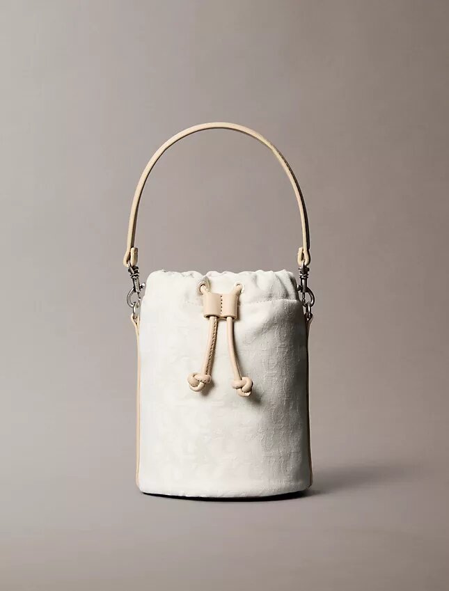 Bucket Bag mit durchgehendem Monogram Bucket Bag mit durchgehendem Monogram