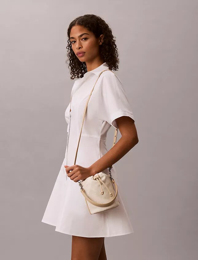 Bucket Bag mit durchgehendem Monogram Bucket Bag mit durchgehendem Monogram